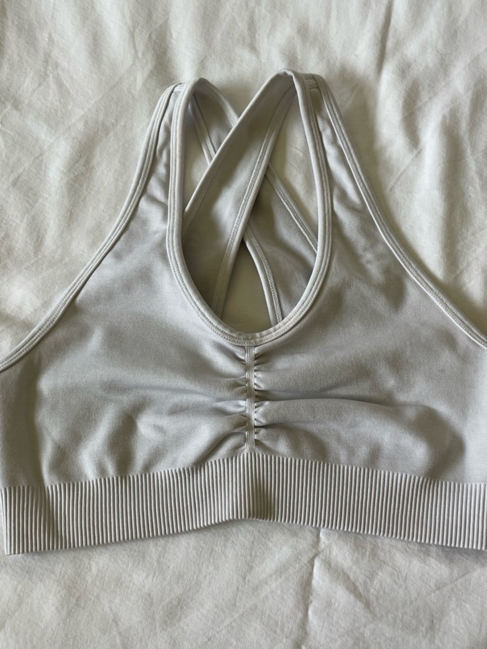Alphalete Light Gray Crossback Seamless Sports Bra